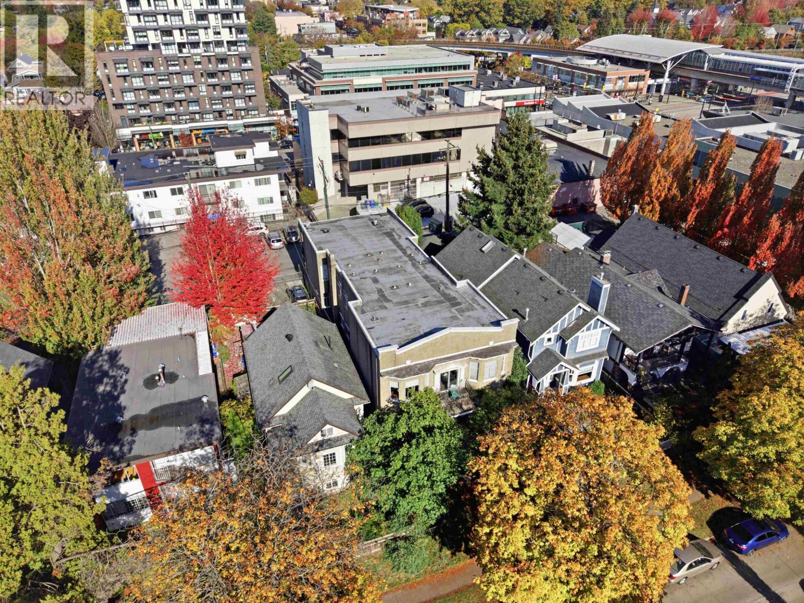 1629 E 10 Avenue, Vancouver, British Columbia  V5N 1X6 - Photo 2 - C8083217