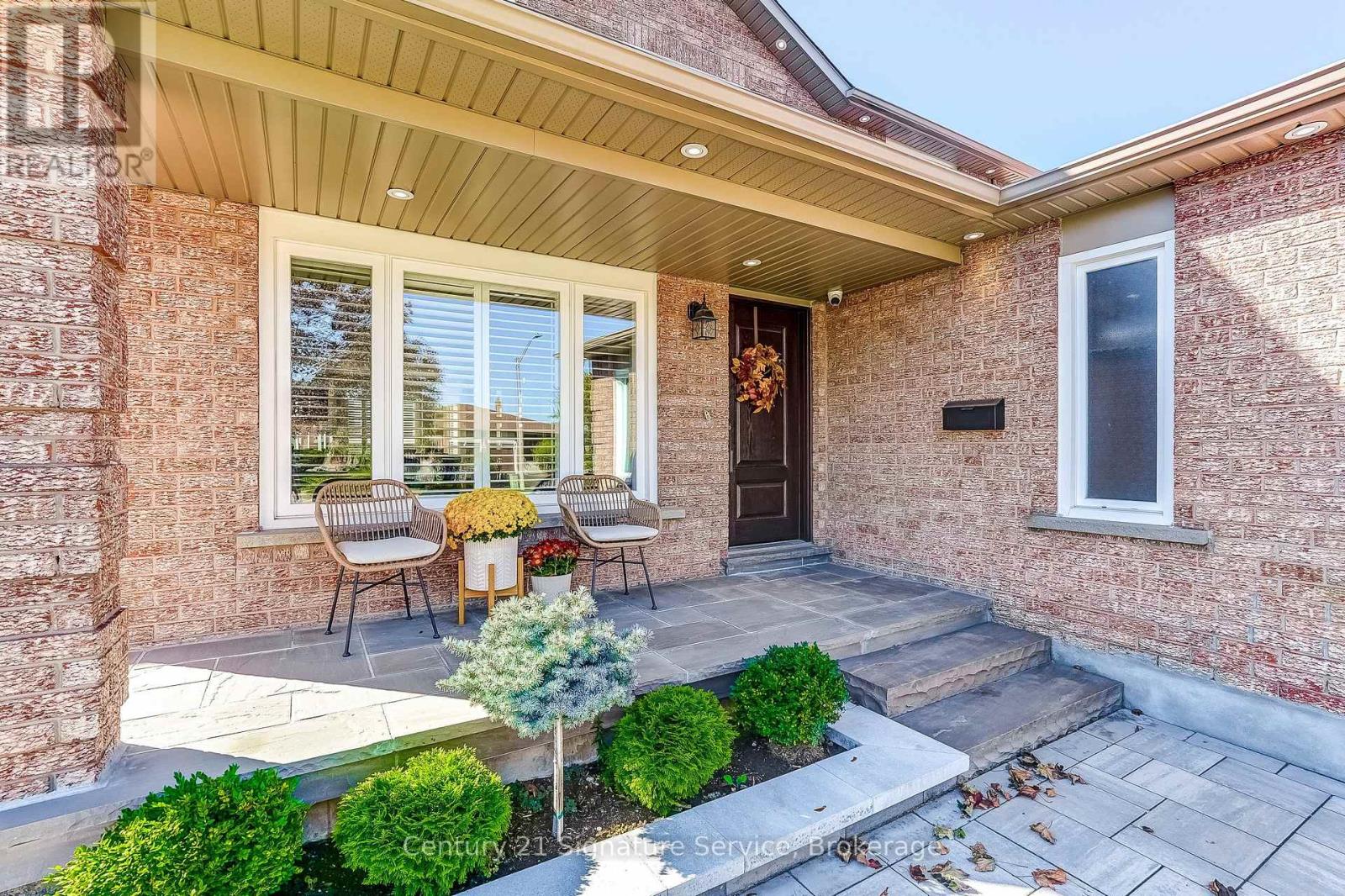 4134 Rockwood Road, Mississauga, Ontario  L4W 2X6 - Photo 2 - W14132162