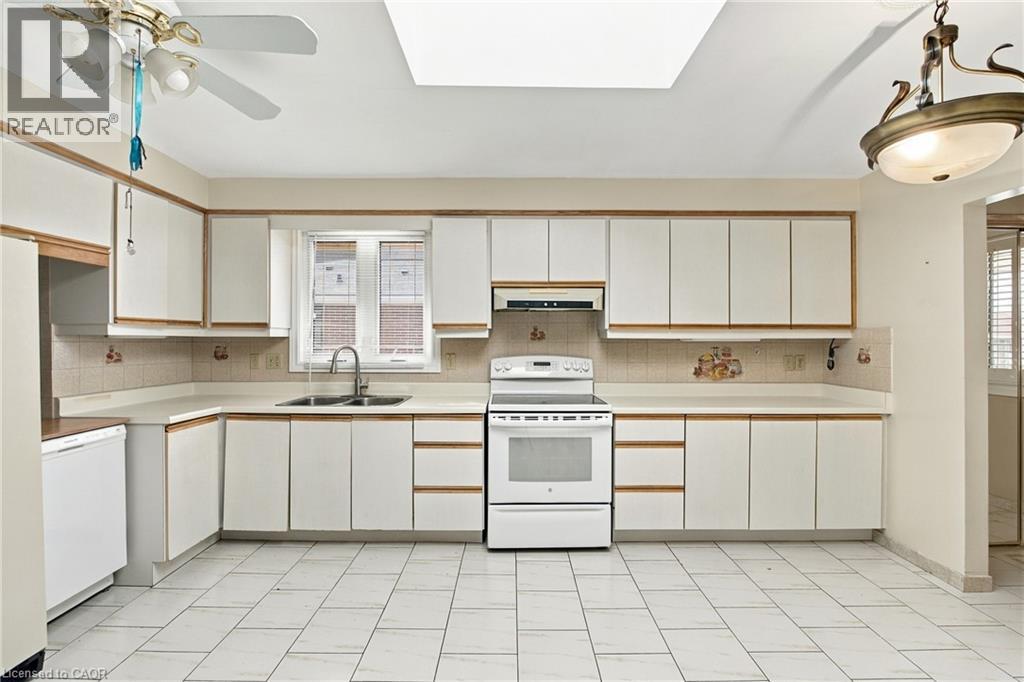 15 Flora Drive, Stoney Creek, Ontario  L8G 3Y9 - Photo 10 - 40875112