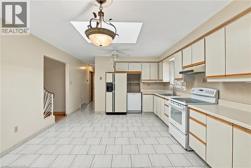 15 Flora Drive, Stoney Creek, Ontario  L8G 3Y9 - Photo 11 - 40875112