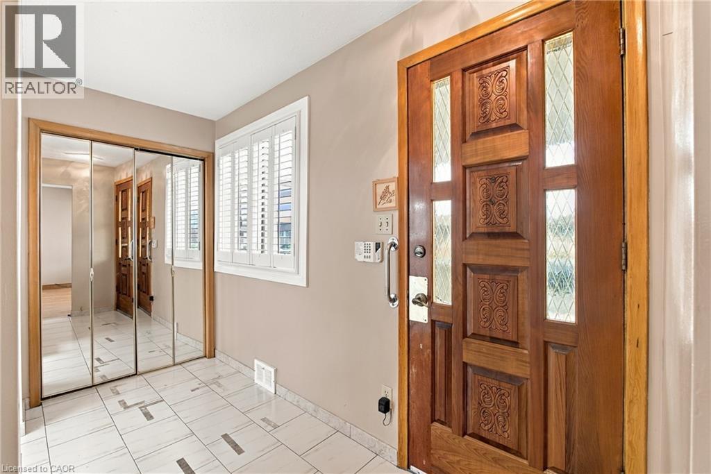 15 Flora Drive, Stoney Creek, Ontario  L8G 3Y9 - Photo 4 - 40875112