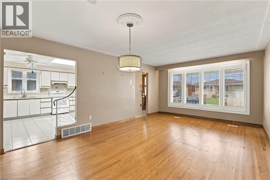 15 Flora Drive, Stoney Creek, Ontario  L8G 3Y9 - Photo 7 - 40875112