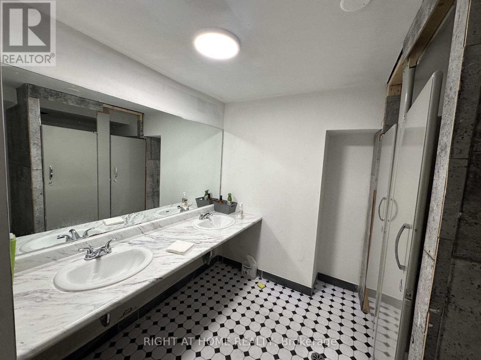 1653 Eglinton Avenue W, Toronto, Ontario  M6E 2H1 - Photo 11 - C14111566