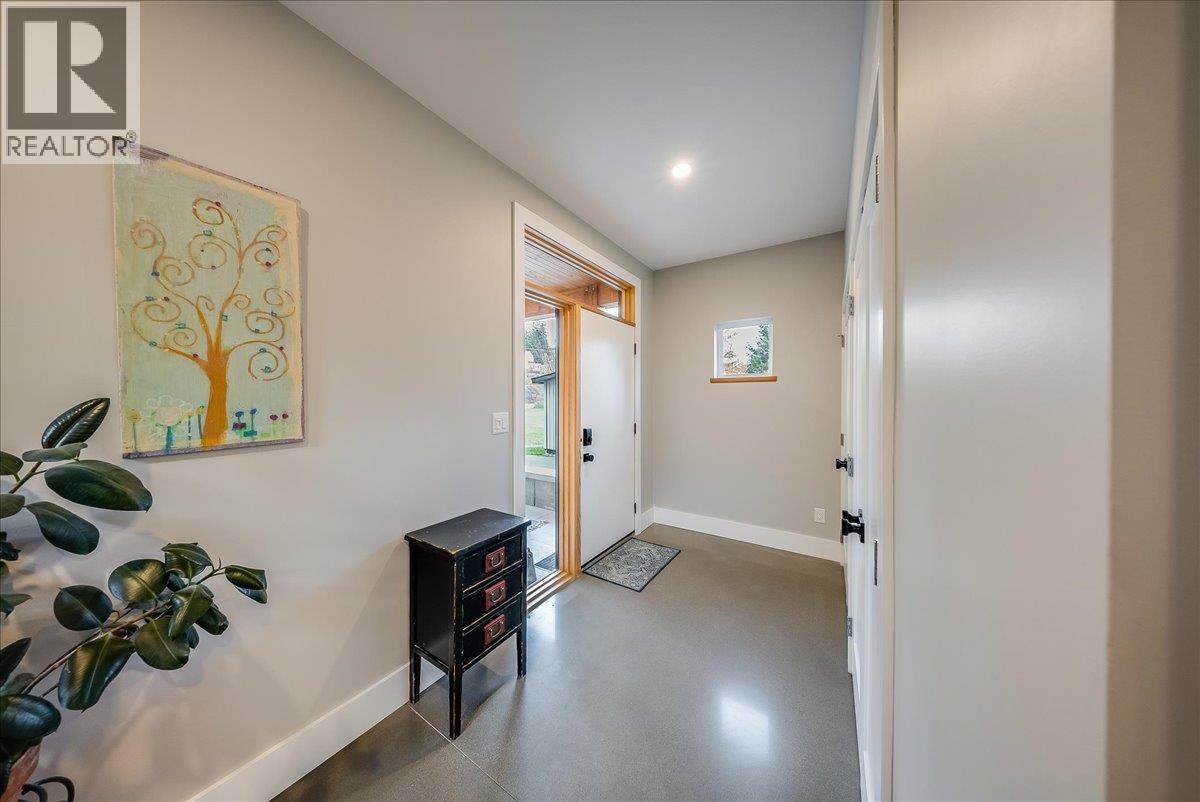 1725 Cook Avenue, Rossland, British Columbia  V0G 1Y0 - Photo 40 - 10404744