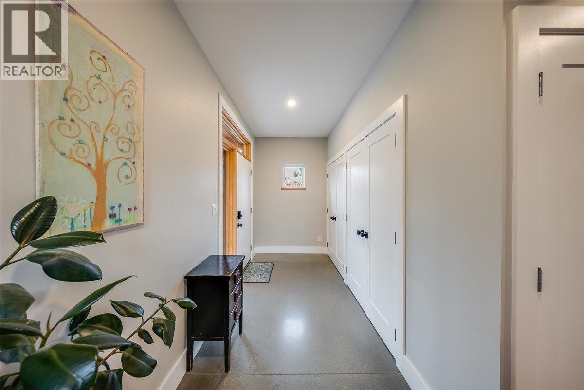 1725 Cook Avenue, Rossland, British Columbia  V0G 1Y0 - Photo 41 - 10404744