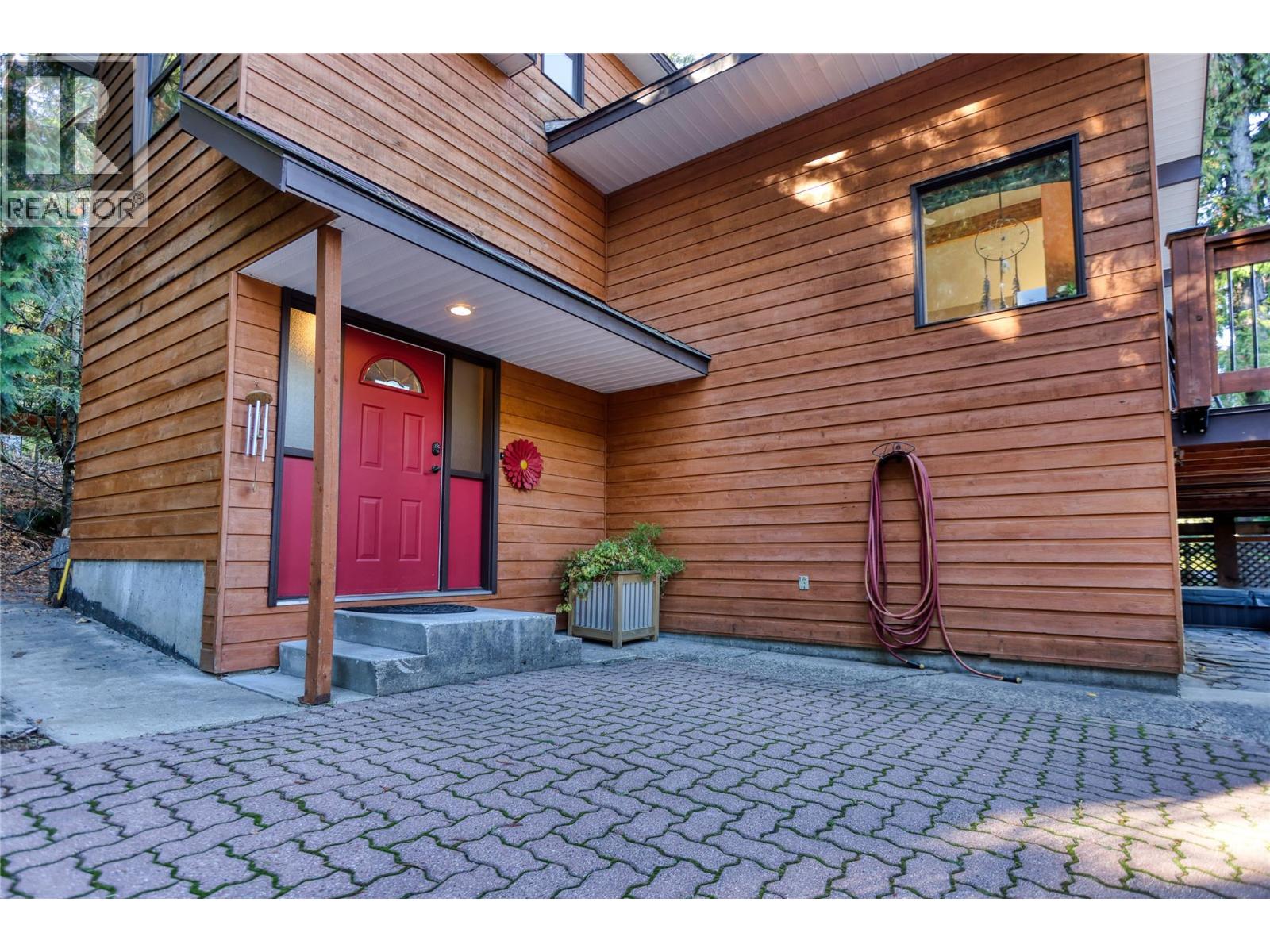 1005 Earl Street, Rossland, British Columbia V0G 1Y0 - Photo 6 - 10404892