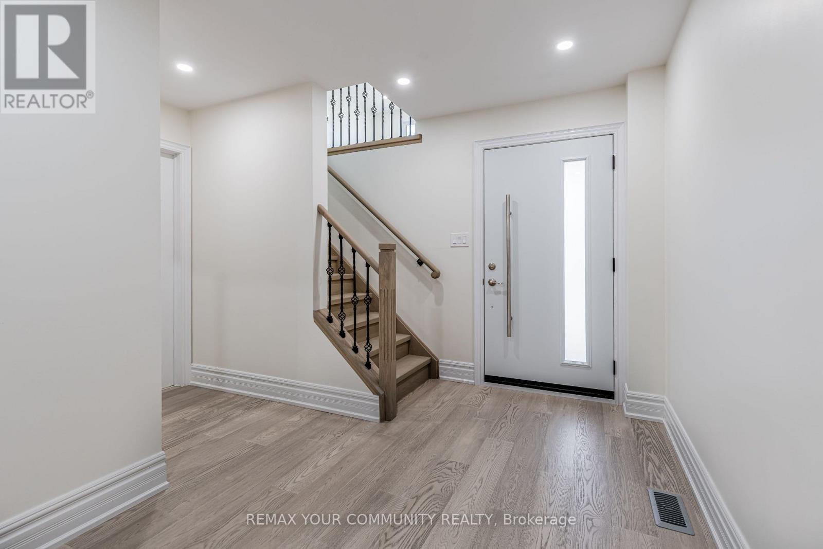 2231 Wildwood Crescent, Pickering, Ontario  L1X 2R6 - Photo 5 - E14129010