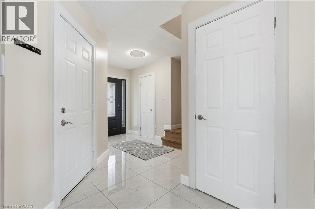 18 Sable Drive, Ancaster, Ontario  L9K 1K9 - Photo 5 - 40875215
