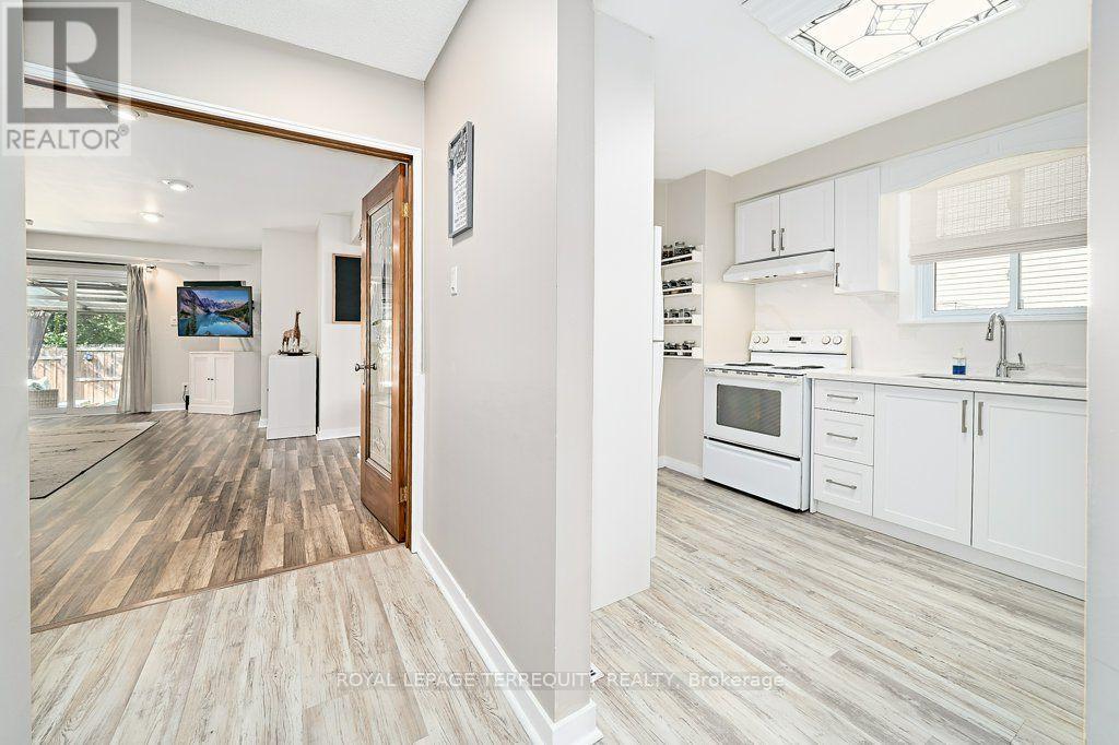 872 Finley Avenue, Ajax, Ontario  L1S 3R9 - Photo 11 - E14132504