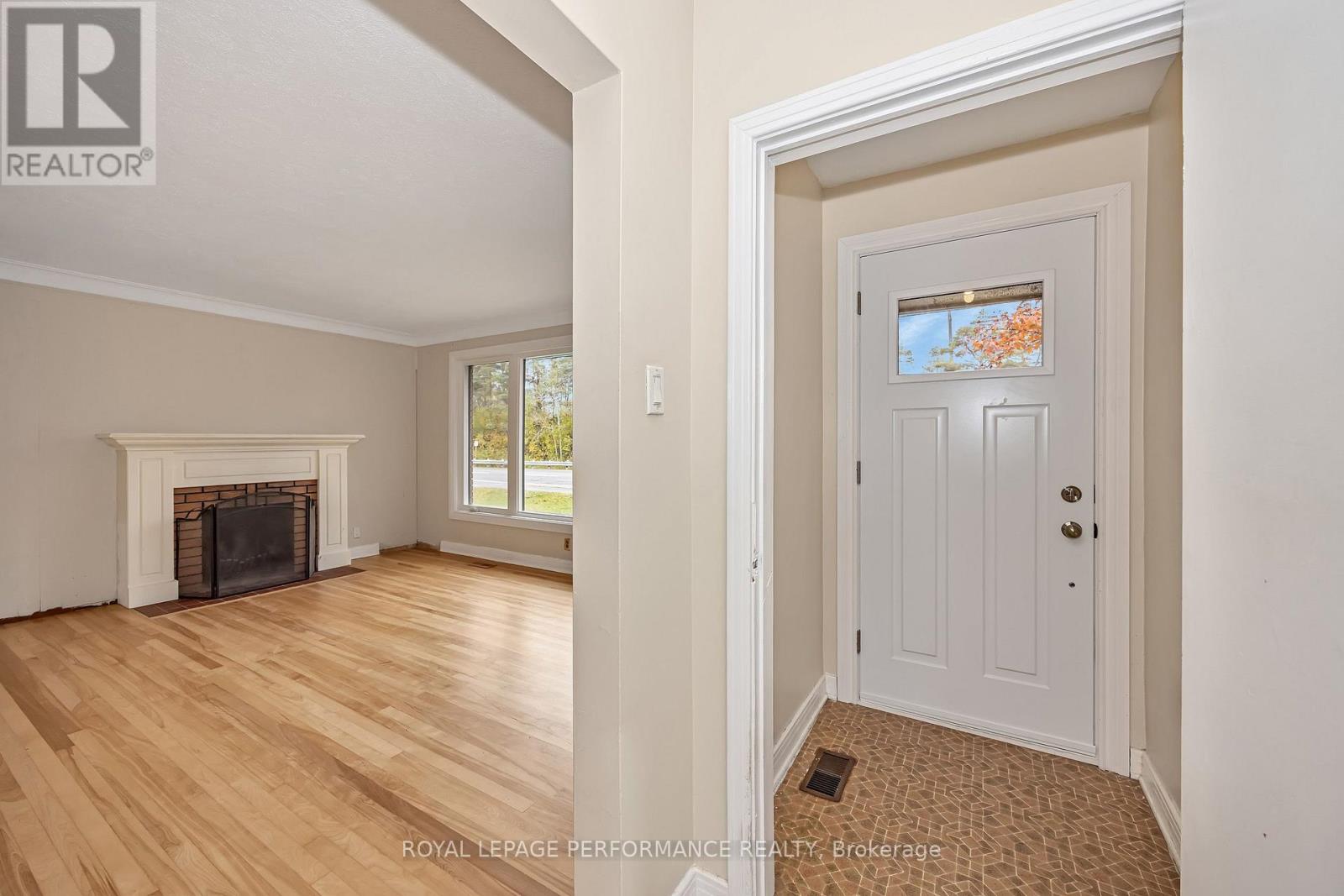 1045 Blair Road, Ottawa, Ontario K1J 7N1 - Photo 5 - X14132382