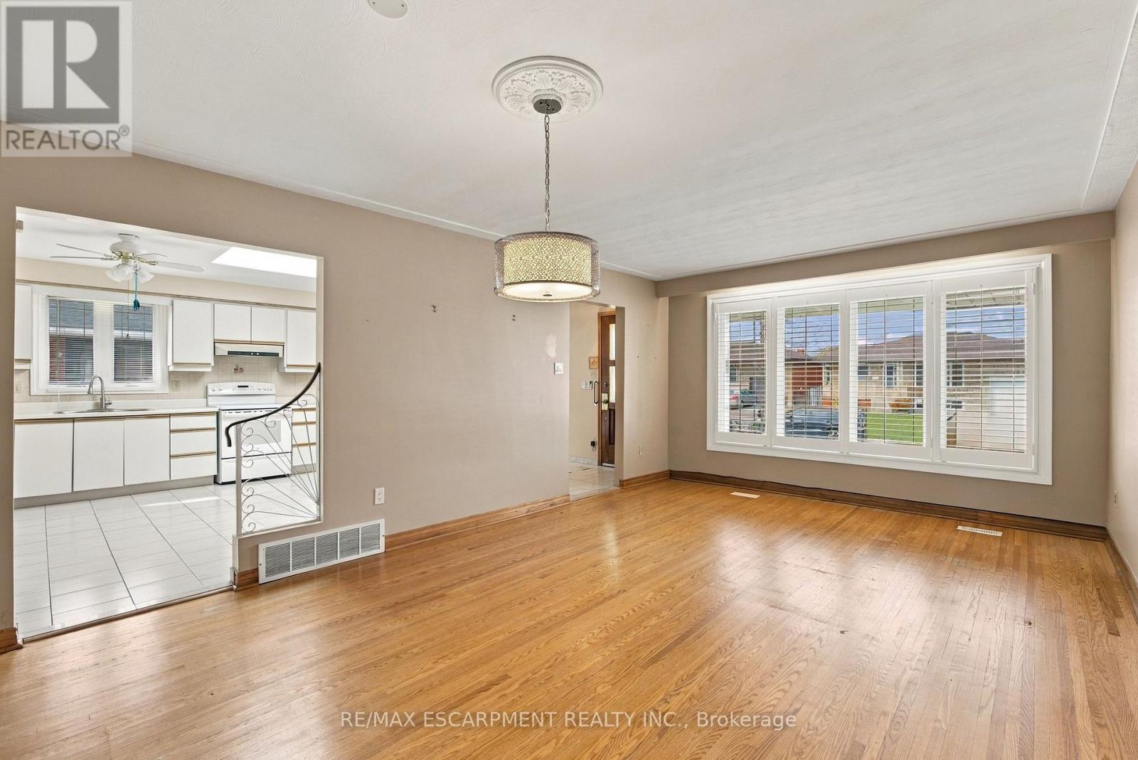 15 Flora Drive, Hamilton, Ontario  L8G 3Y9 - Photo 7 - X14132302