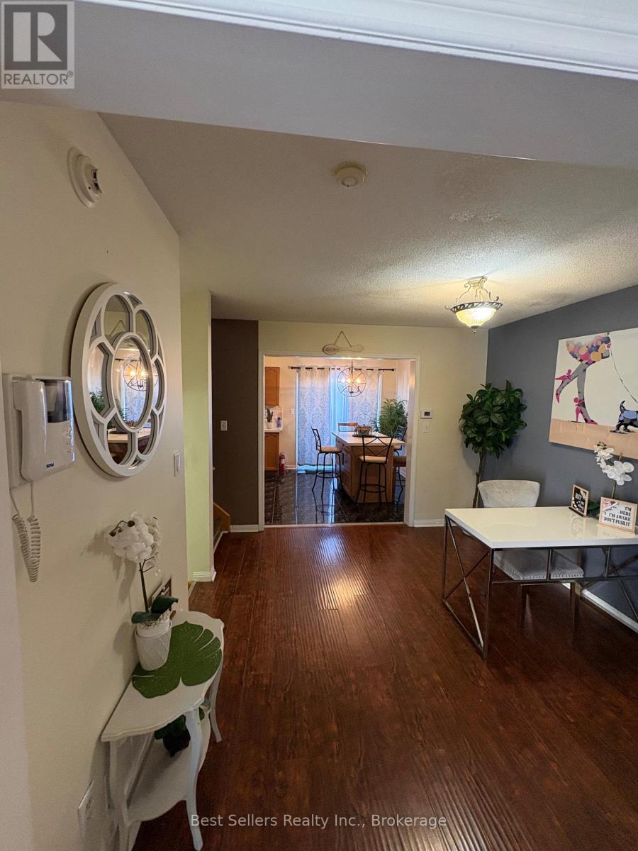 25 Dusty Star Road, Brampton, Ontario  L6R 1Y2 - Photo 4 - W14132332