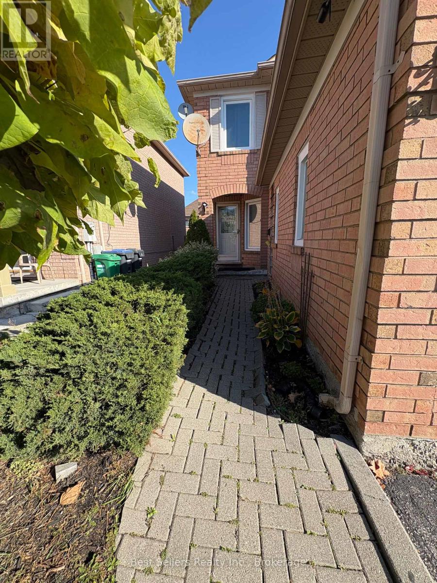 25 Dusty Star Road, Brampton, Ontario  L6R 1Y2 - Photo 2 - W14132332