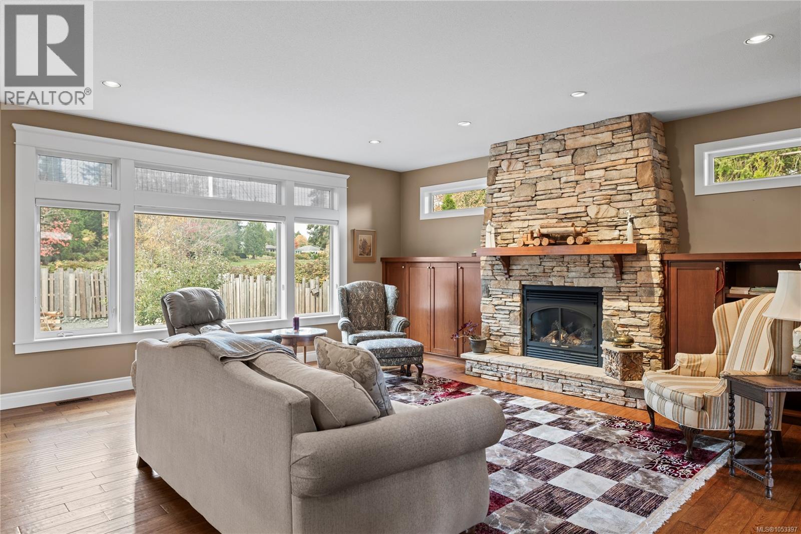 658 Meadow Dr