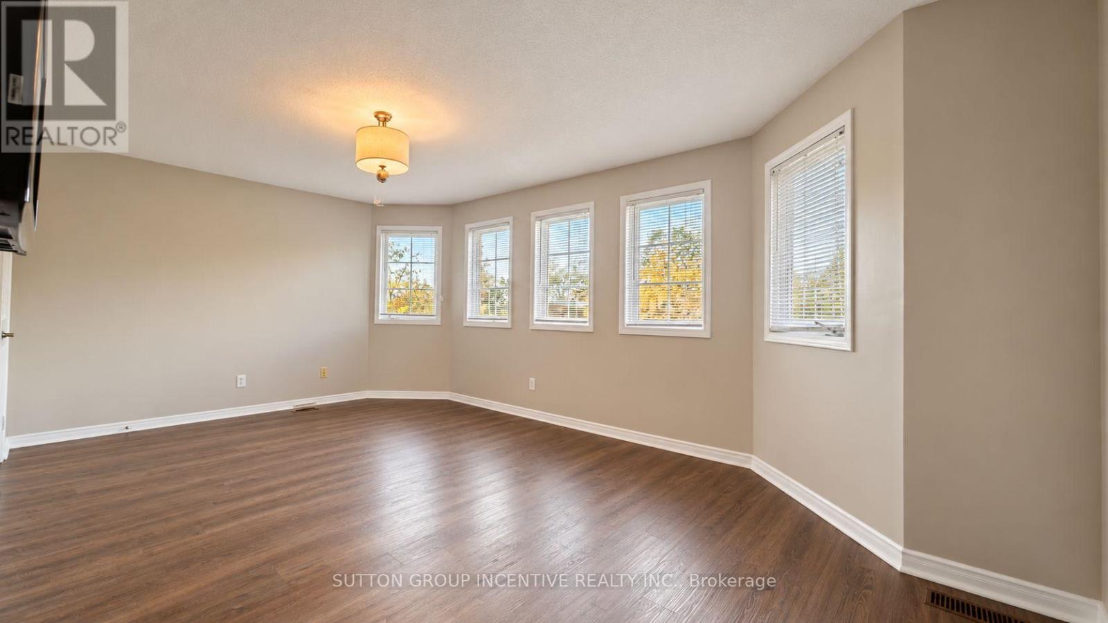 341 Livingstone Street W, Springwater, Ontario  L4N 7C5 - Photo 11 - S14132832