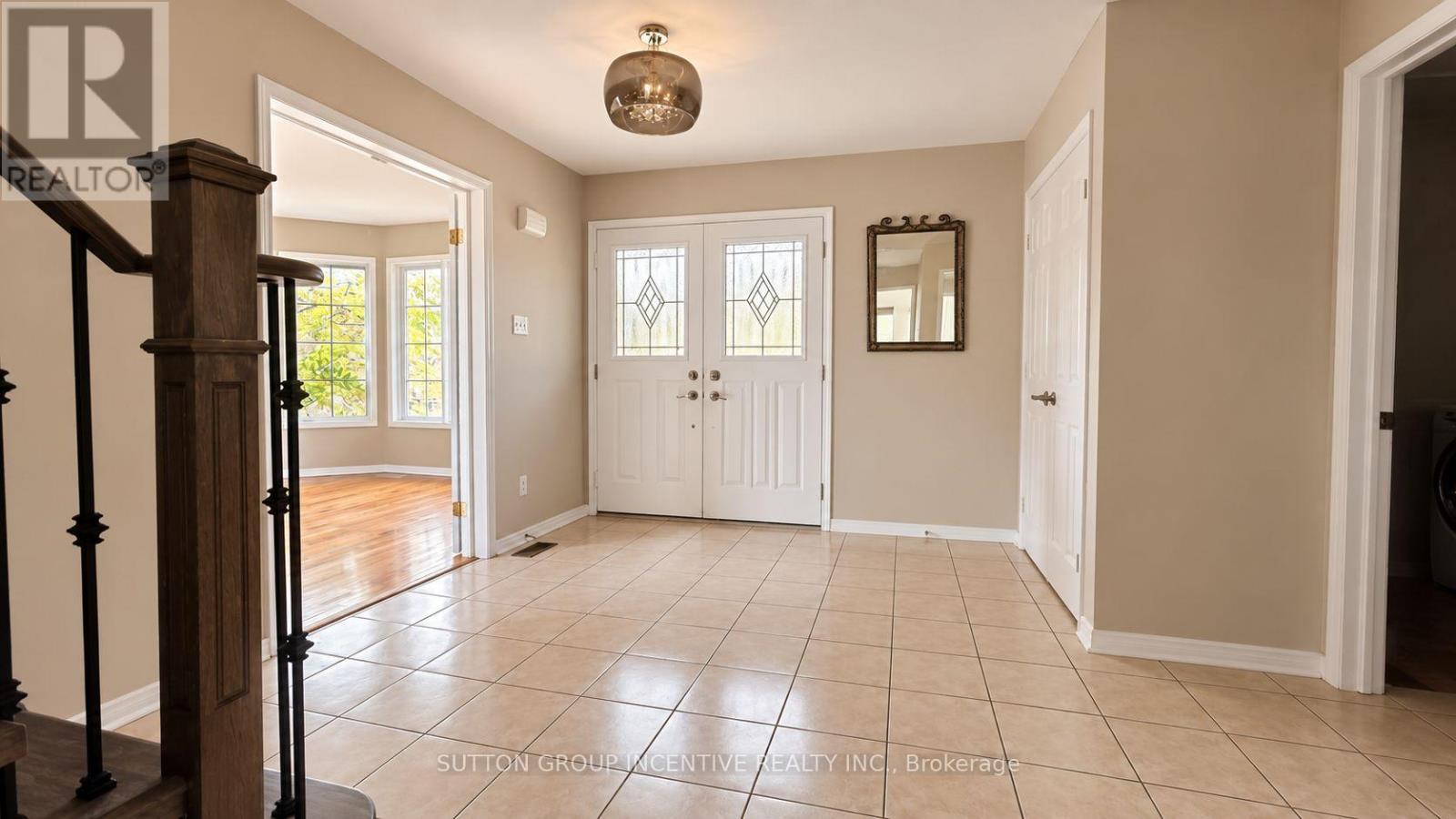 341 Livingstone Street W, Springwater, Ontario  L4N 7C5 - Photo 2 - S14132832