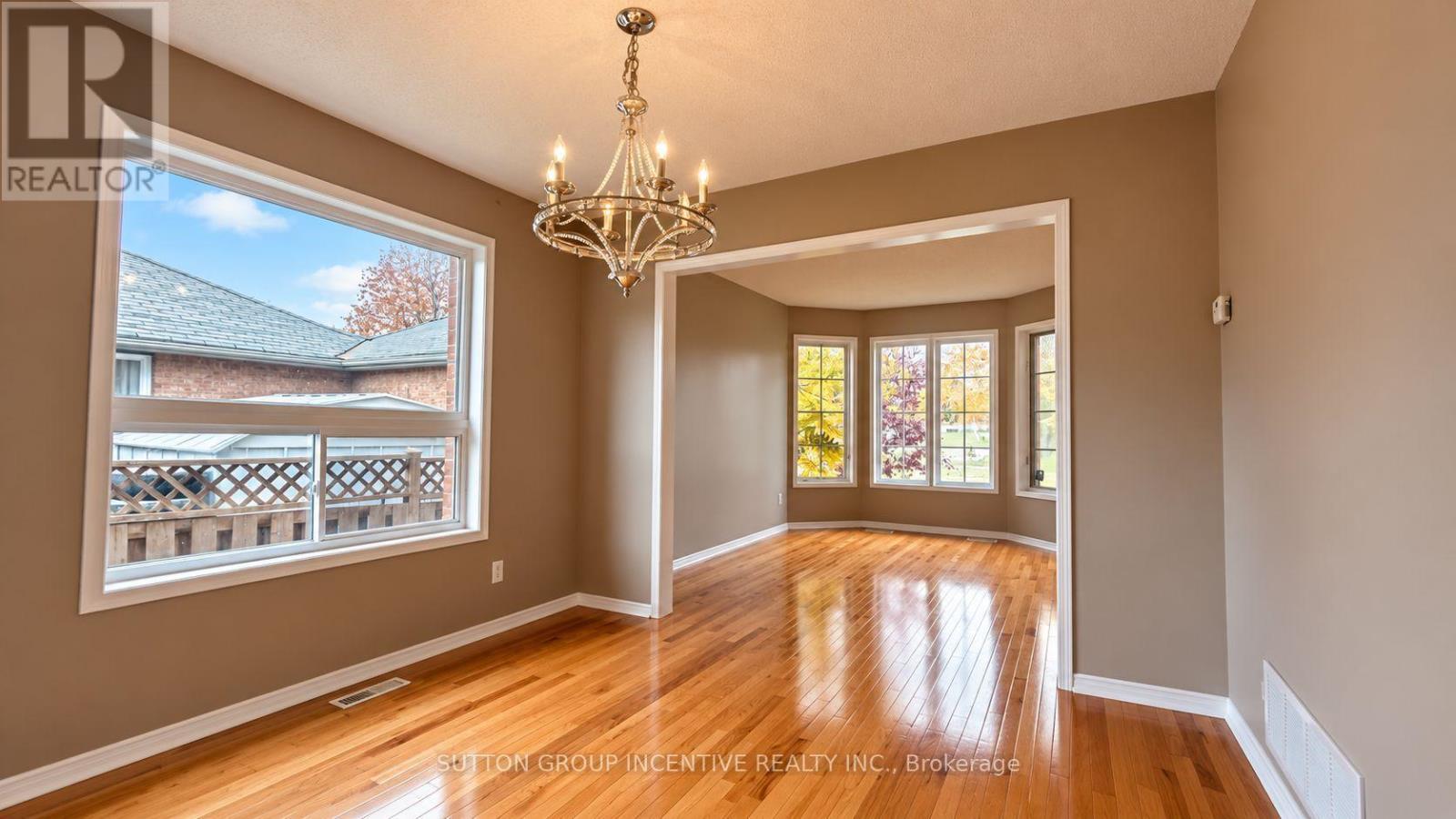 341 Livingstone Street W, Springwater, Ontario  L4N 7C5 - Photo 7 - S14132832