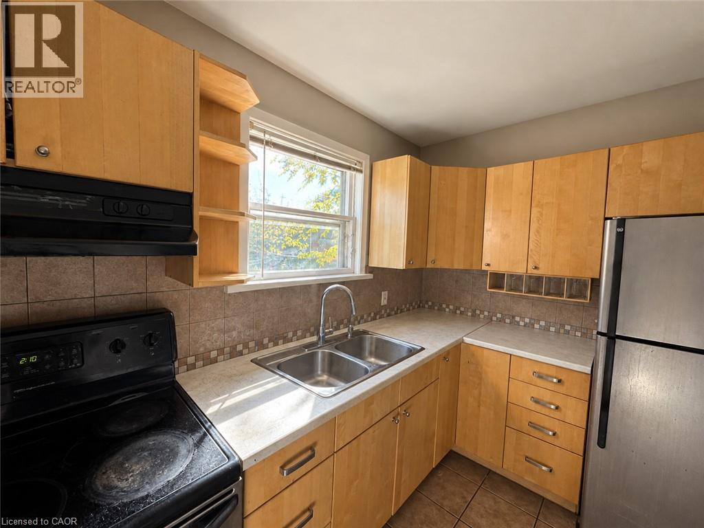 51 Talbot Street, Kitchener, Ontario  N2M 2A8 - Photo 4 - 40868688
