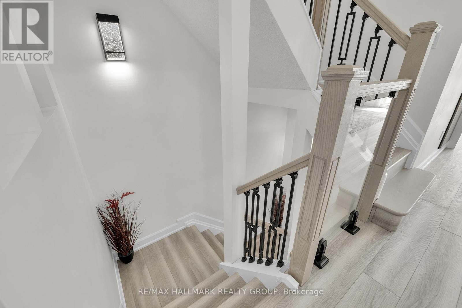 213 Booth Street, Ottawa, Ontario  K1R 7V4 - Photo 2 - X14133166
