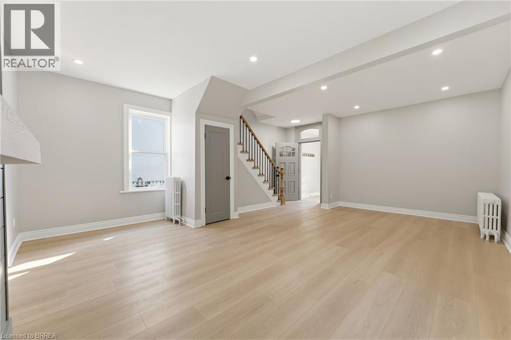 207 William Street, Brantford, Ontario  N3T 3L6 - Photo 5 - 40872818