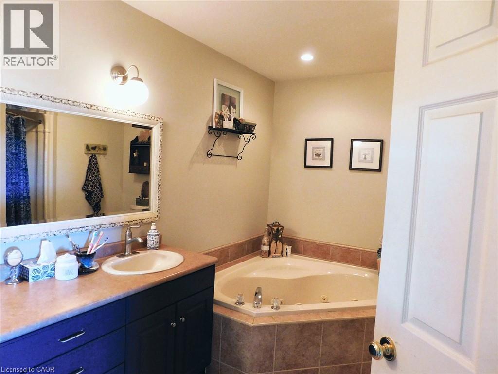 1126 Line 8 Road, Niagara-On-The-Lake, Ontario  L0S 1J0 - Photo 11 - 40875254
