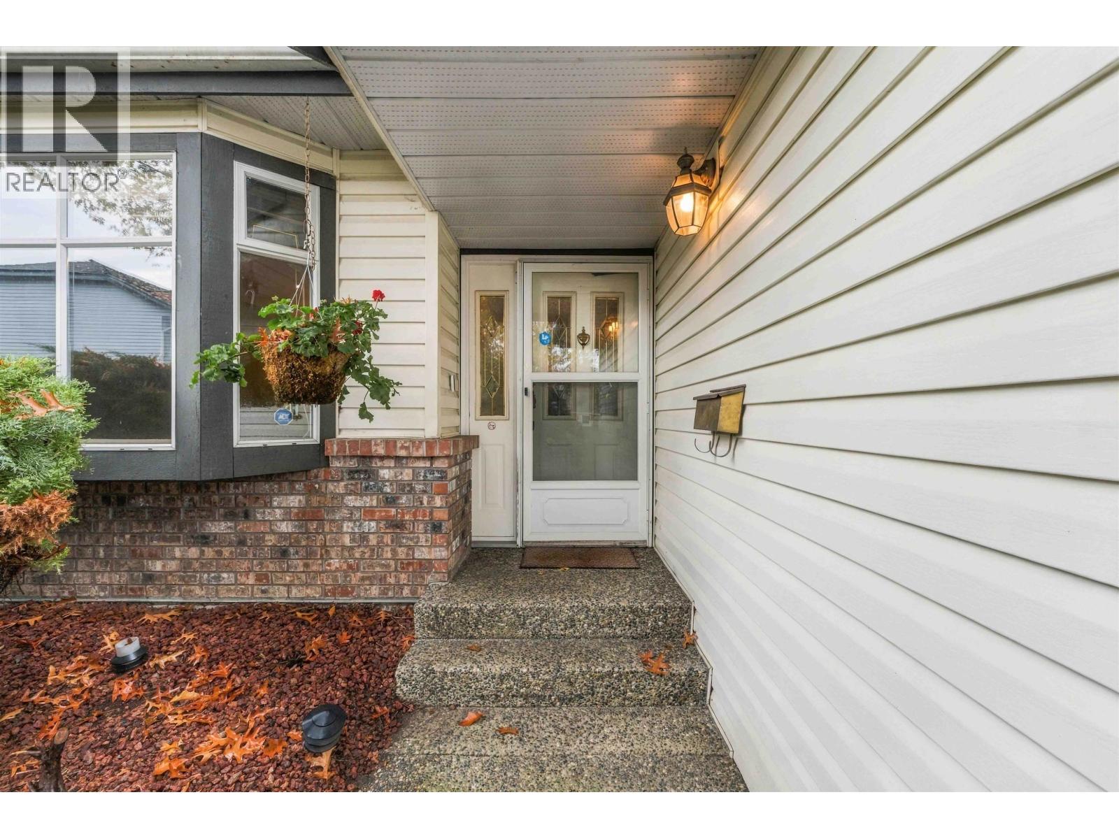 953 Captain Court, Port Coquitlam, British Columbia  V3C 5P2 - Photo 2 - R3179916