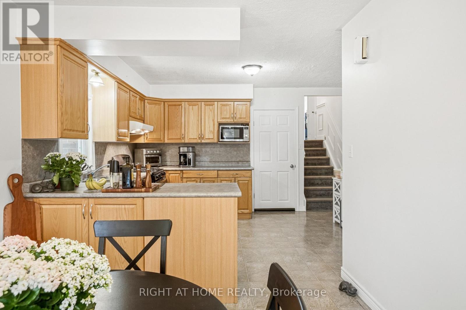 985 East West Line, Niagara-On-The-Lake, Ontario  L0S 1J0 - Photo 11 - X14133352