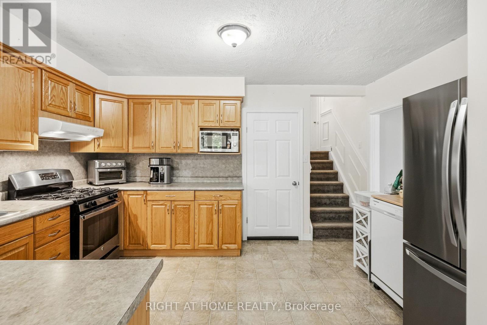 985 East West Line, Niagara-On-The-Lake, Ontario  L0S 1J0 - Photo 12 - X14133352