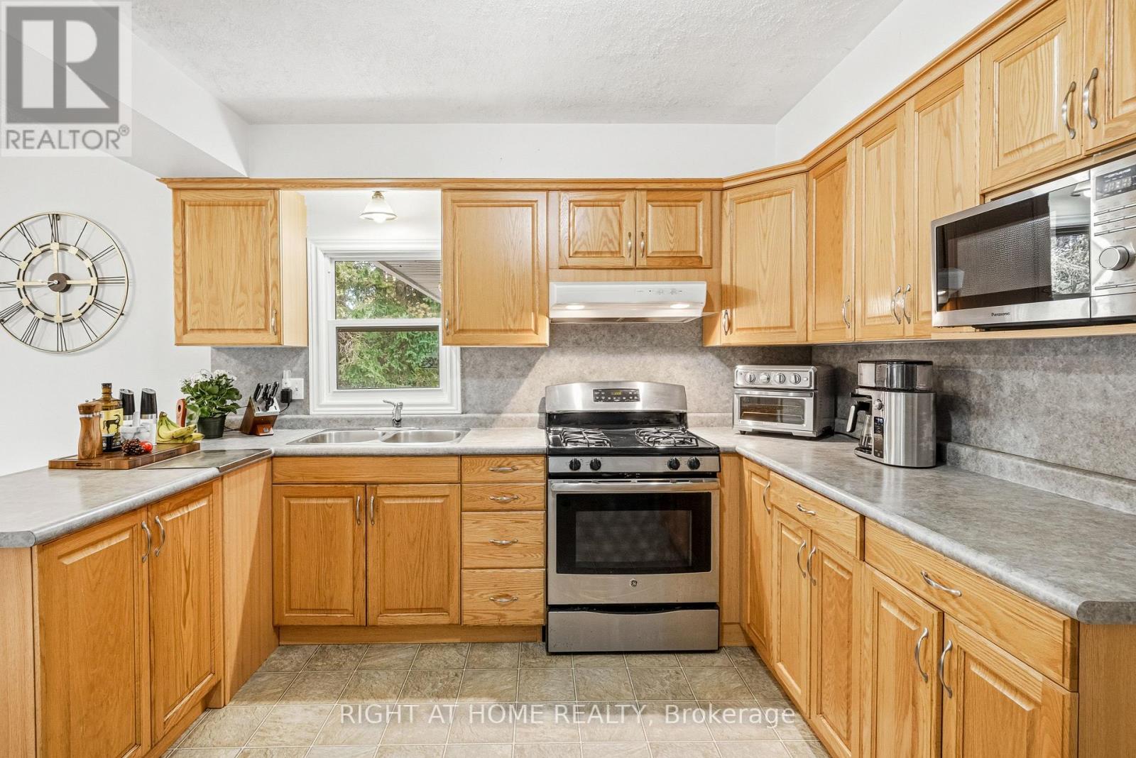 985 East West Line, Niagara-On-The-Lake, Ontario  L0S 1J0 - Photo 14 - X14133352