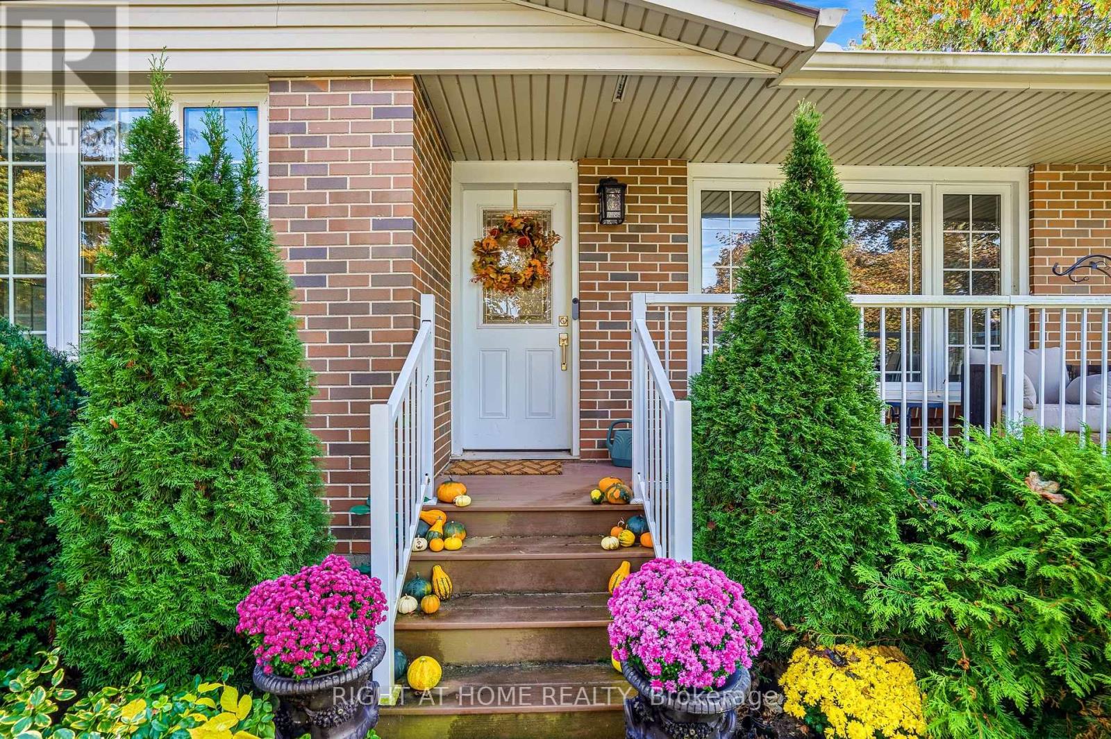 985 East West Line, Niagara-On-The-Lake, Ontario  L0S 1J0 - Photo 4 - X14133352