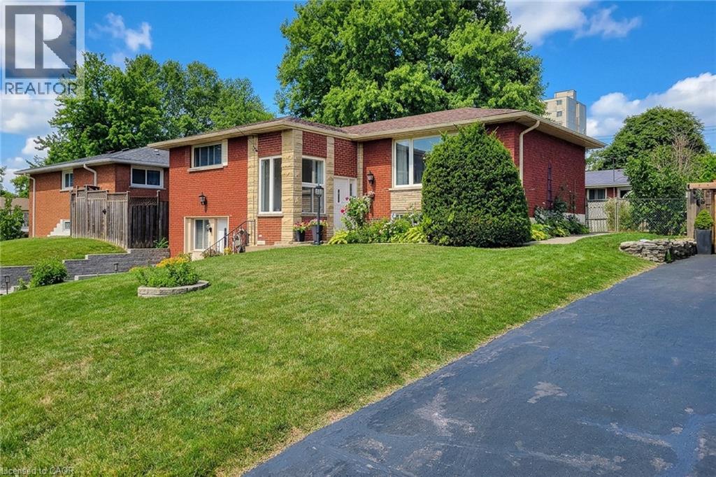 5 Lynford Avenue, Hamilton, Ontario  L9A 2L8 - Photo 2 - 40874889