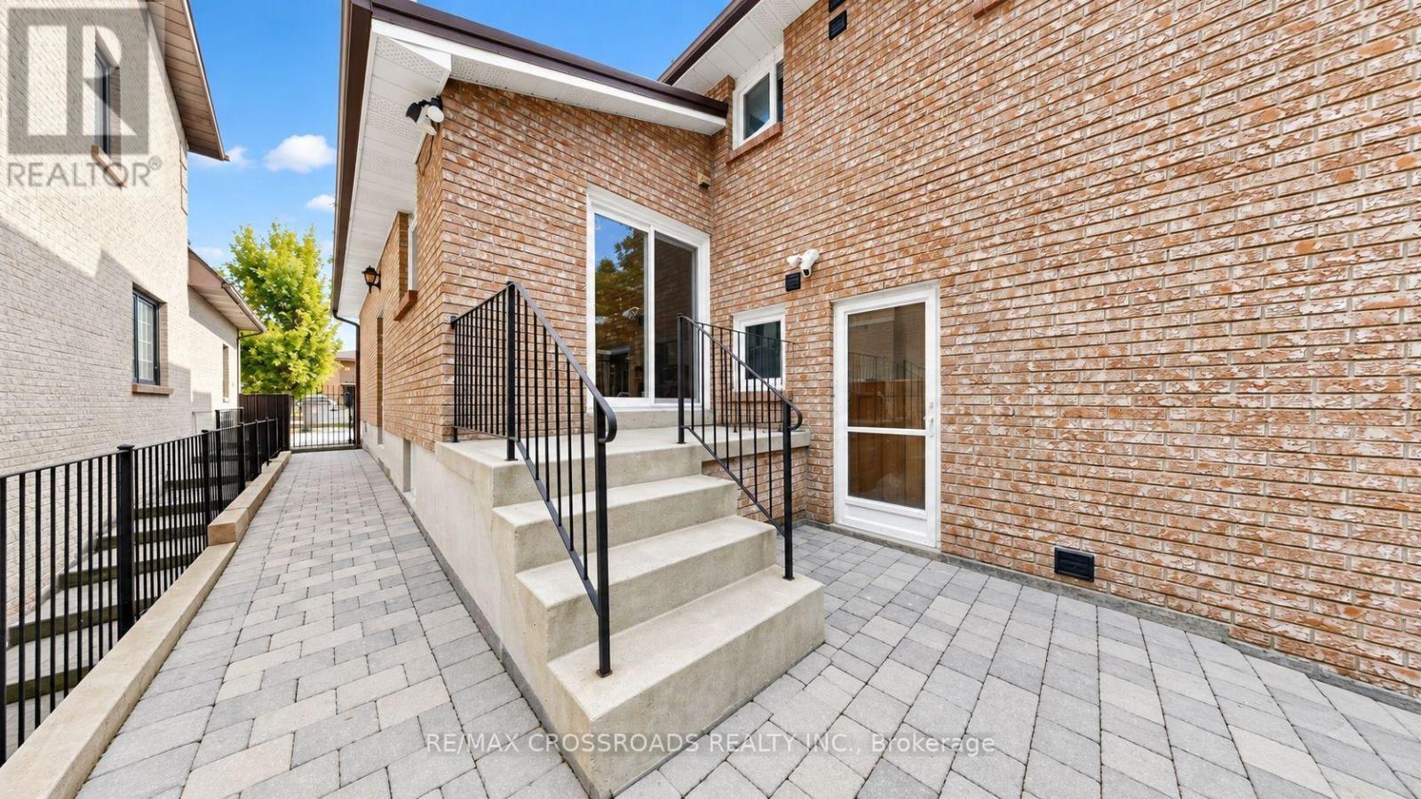 5 - 106 Stilecroft Drive, Toronto, Ontario  M3J 1A9 - Photo 2 - W13856410