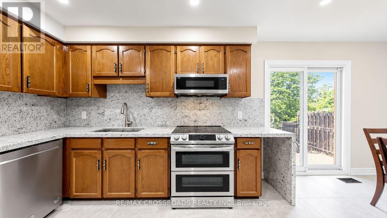 5 - 106 Stilecroft Drive, Toronto, Ontario  M3J 1A9 - Photo 7 - W13856410